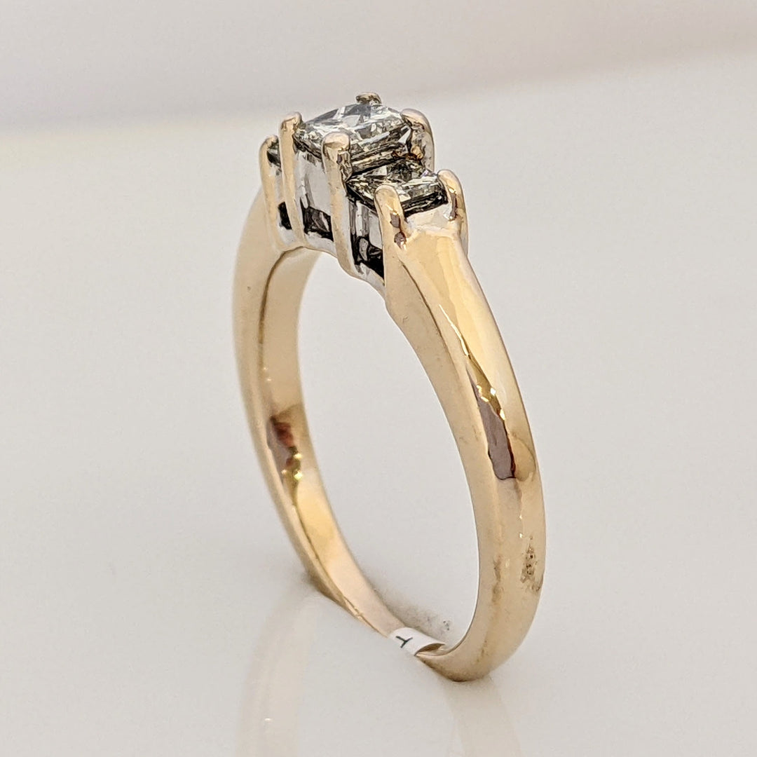 14K .53 CARAT TOTAL WEIGHT I1 H DIAMOND PRINCESS CUT (3) TRINITY ESTATE RING 3.2 GRAMS