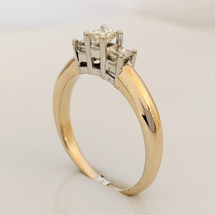 14K .47 CARAT TOTAL WEIGHT I1 K DIAMOND ROUND (3) ESTATE TRINITY RING 3.8 GRAMS
