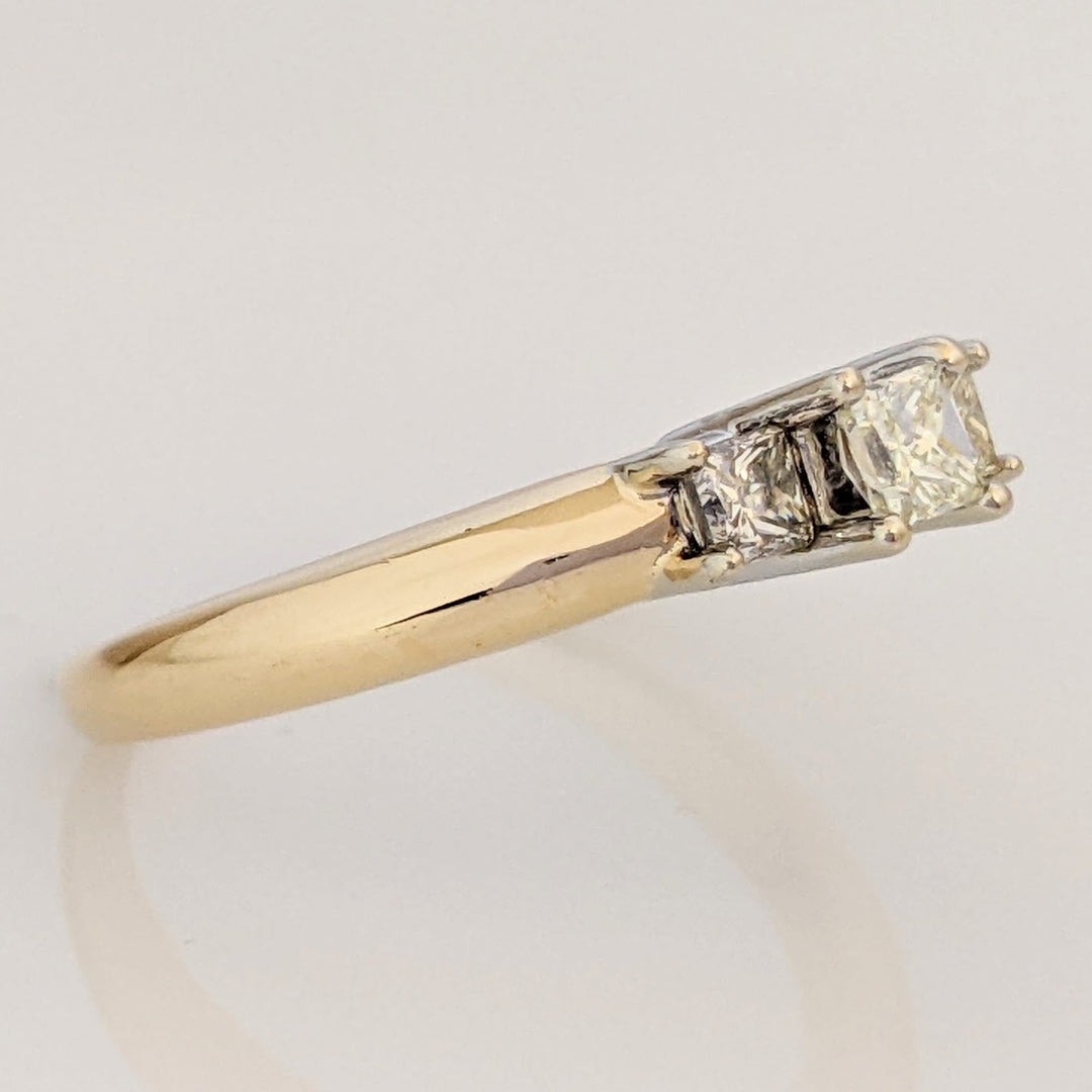 14K .47 CARAT TOTAL WEIGHT I1 K DIAMOND ROUND (3) ESTATE TRINITY RING 3.8 GRAMS