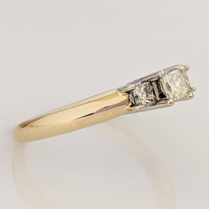 14K .47 CARAT TOTAL WEIGHT I1 K DIAMOND ROUND (3) ESTATE TRINITY RING 3.8 GRAMS