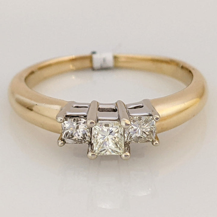 14K .47 CARAT TOTAL WEIGHT I1 K DIAMOND ROUND (3) ESTATE TRINITY RING 3.8 GRAMS