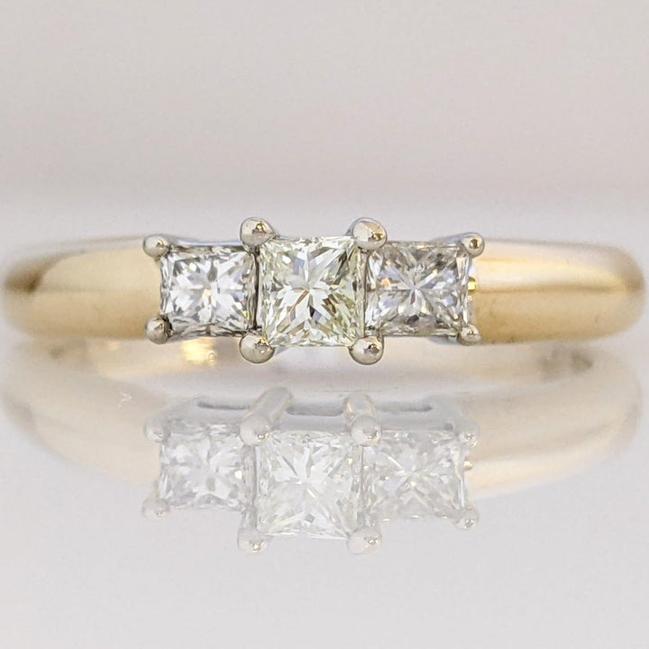 14K .47 CARAT TOTAL WEIGHT I1 K DIAMOND ROUND (3) ESTATE TRINITY RING 3.8 GRAMS