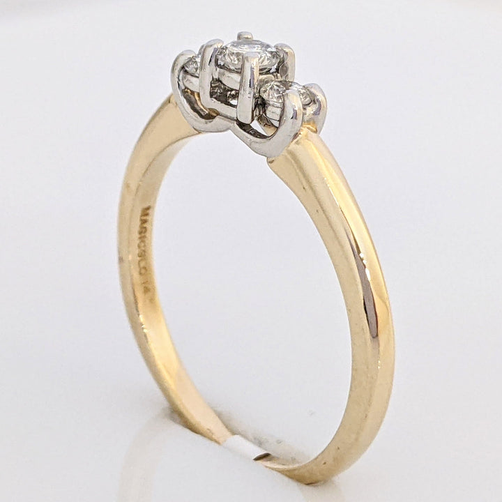 14K .22 CARAT TOTAL WEIGHT VS2 G DIAMOND ROUND (3) TRINITY ESTATE RING 2.6 GRAMS