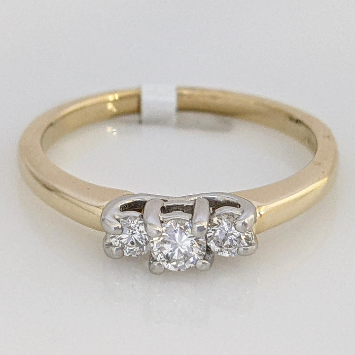 14K .22 CARAT TOTAL WEIGHT VS2 G DIAMOND ROUND (3) TRINITY ESTATE RING 2.6 GRAMS