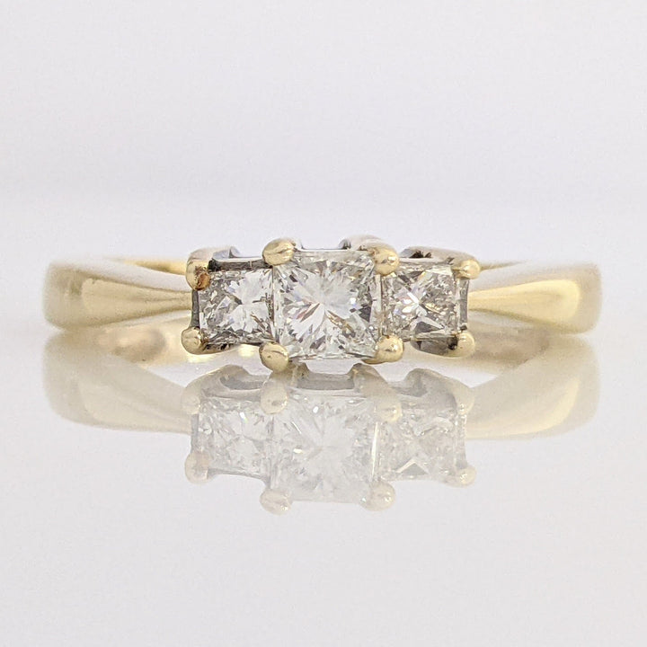 14K .50 CARAT TOTAL WEIGHT I1 H DIAMOND PRINCESS CUT (3) TRINITY ESTATE RING 3.0 GRAMS