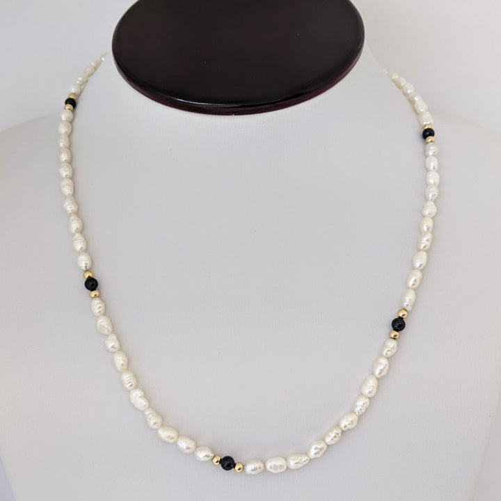 14K RICE PEARLS WITH ONYX AND GOLD BALL ESTATE NECKLACE 9.7 GRAMS