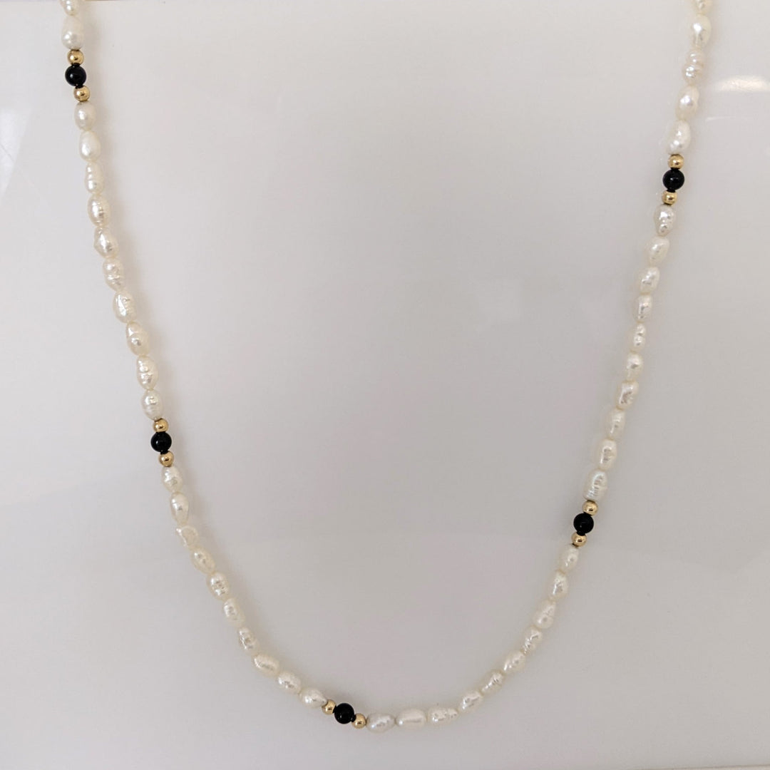 14K RICE PEARLS WITH ONYX AND GOLD BALL ESTATE NECKLACE 9.7 GRAMS