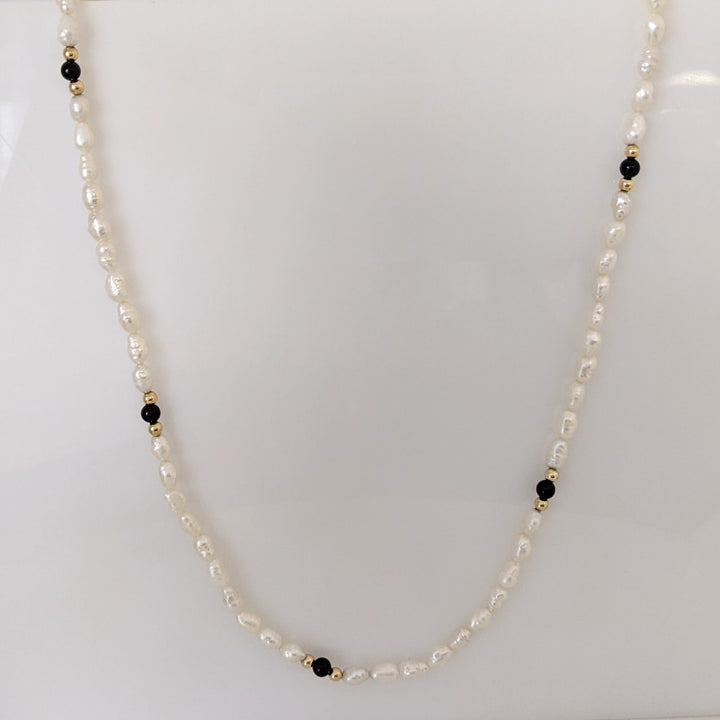 14K RICE PEARLS WITH ONYX AND GOLD BALL ESTATE NECKLACE 9.7 GRAMS