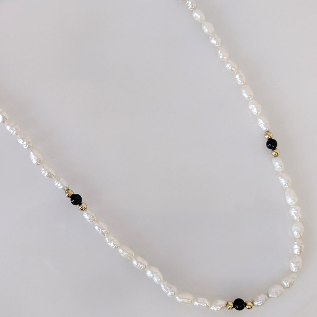 14K RICE PEARLS WITH ONYX AND GOLD BALL ESTATE NECKLACE 9.7 GRAMS