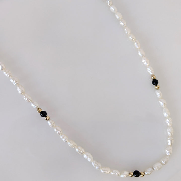 14K RICE PEARLS WITH ONYX AND GOLD BALL ESTATE NECKLACE 9.7 GRAMS