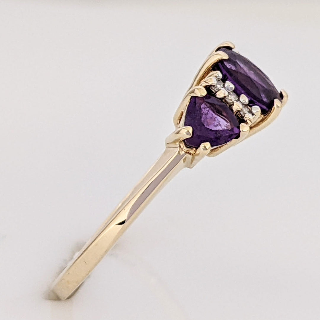 10K AMETHYST OVAL 4X6 WITH (2) TRILLION 4MM WITH (6) MELEE ESTATE RING 1.9 GRAMS