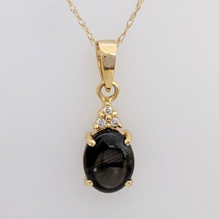14K BLACK STAR SAPPHIRE OVAL 7X9 WITH (3) MELEE ESTATE PENDANT & CHAIN 2.1 GRAMS