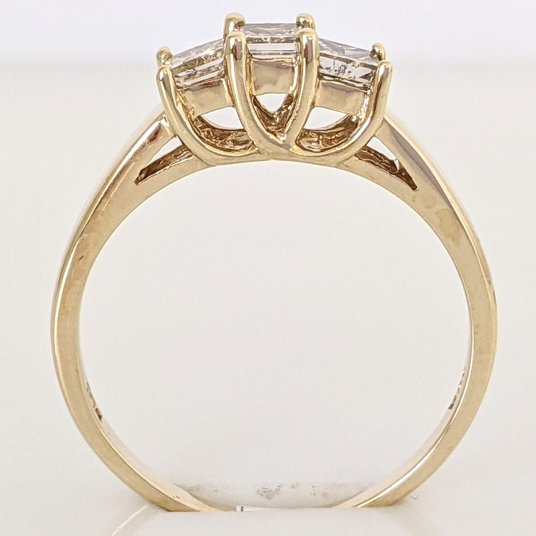 10K .51 CARAT TOTAL WEIGHT I1 P DIAMOND PRINCESS CUT (3) ESTATE TRINITY RING 1.8 GRAMS