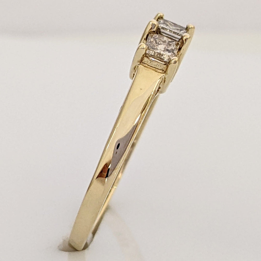 10K .51 CARAT TOTAL WEIGHT I1 P DIAMOND PRINCESS CUT (3) ESTATE TRINITY RING 1.8 GRAMS