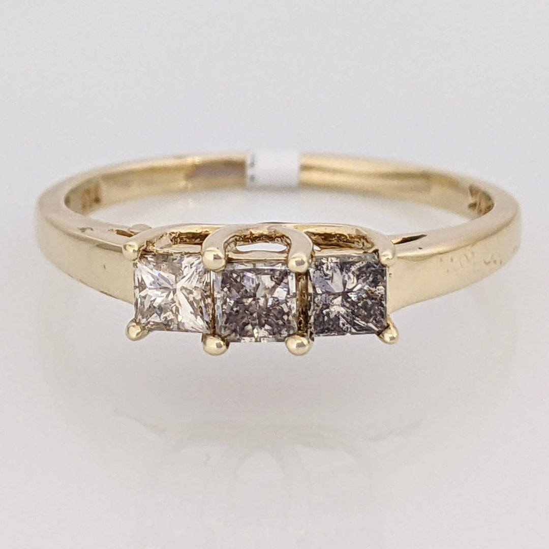 10K .51 CARAT TOTAL WEIGHT I1 P DIAMOND PRINCESS CUT (3) ESTATE TRINITY RING 1.8 GRAMS