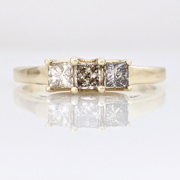 10K .51 CARAT TOTAL WEIGHT I1 P DIAMOND PRINCESS CUT (3) ESTATE TRINITY RING 1.8 GRAMS