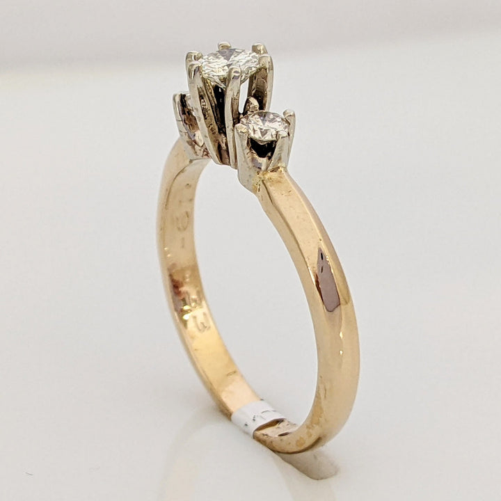 14K .33 CARAT TOTAL WEIGHT I1 K DIAMOND ROUND (3) TRINITY ESTATE RING 2.6 GRAMS