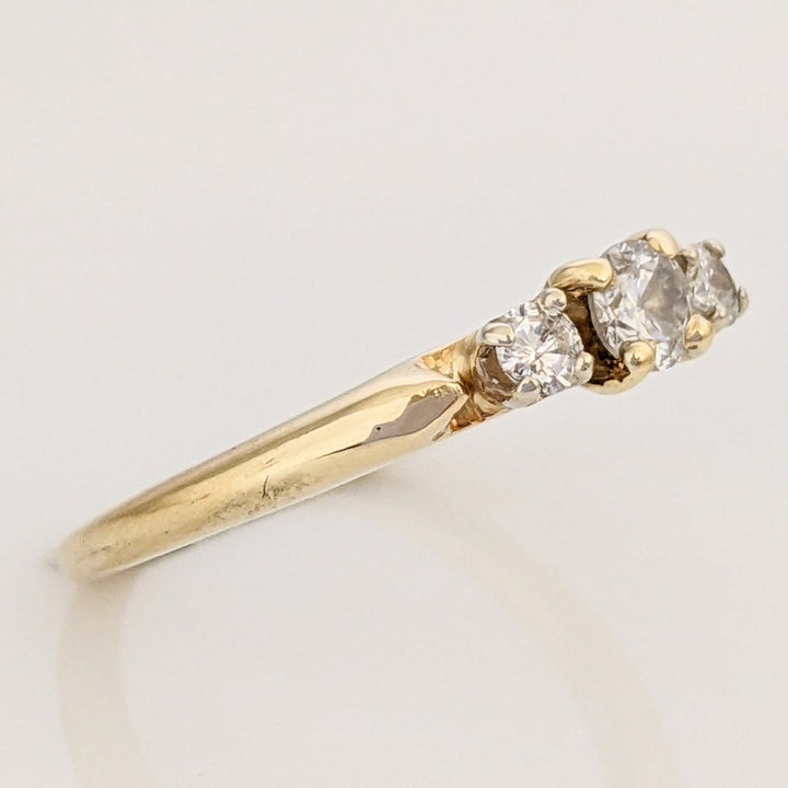 14K .26 CARAT TOTAL WEIGHT I1 I DIAMOND ROUND (3) TRINITY ESTATE RING 2.3 GRAMS