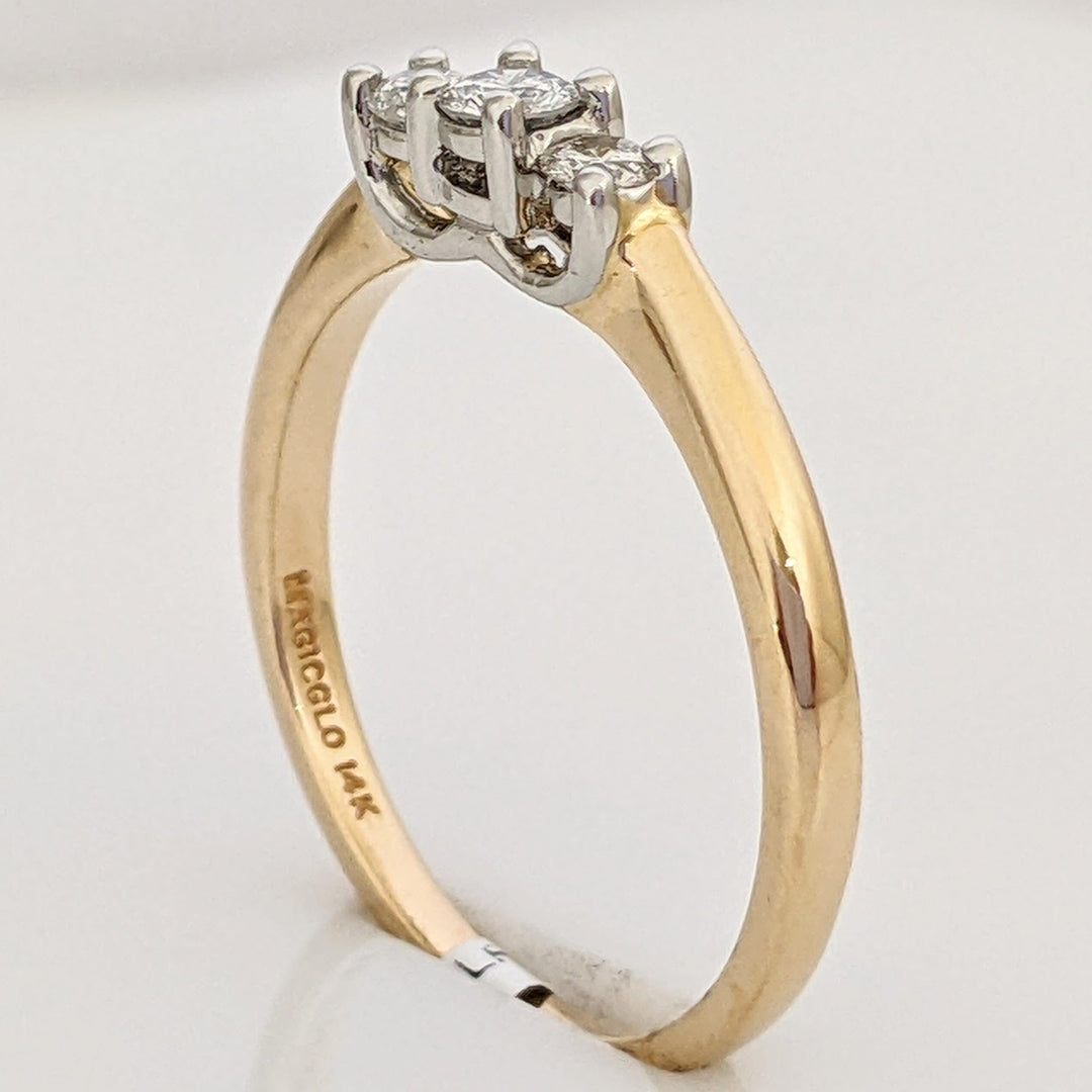 14K .23 CARAT TOTAL WEIGHT I1 H DIAMOND ROUND (3) ESTATE TRINITY RING 2.5 GRAMS