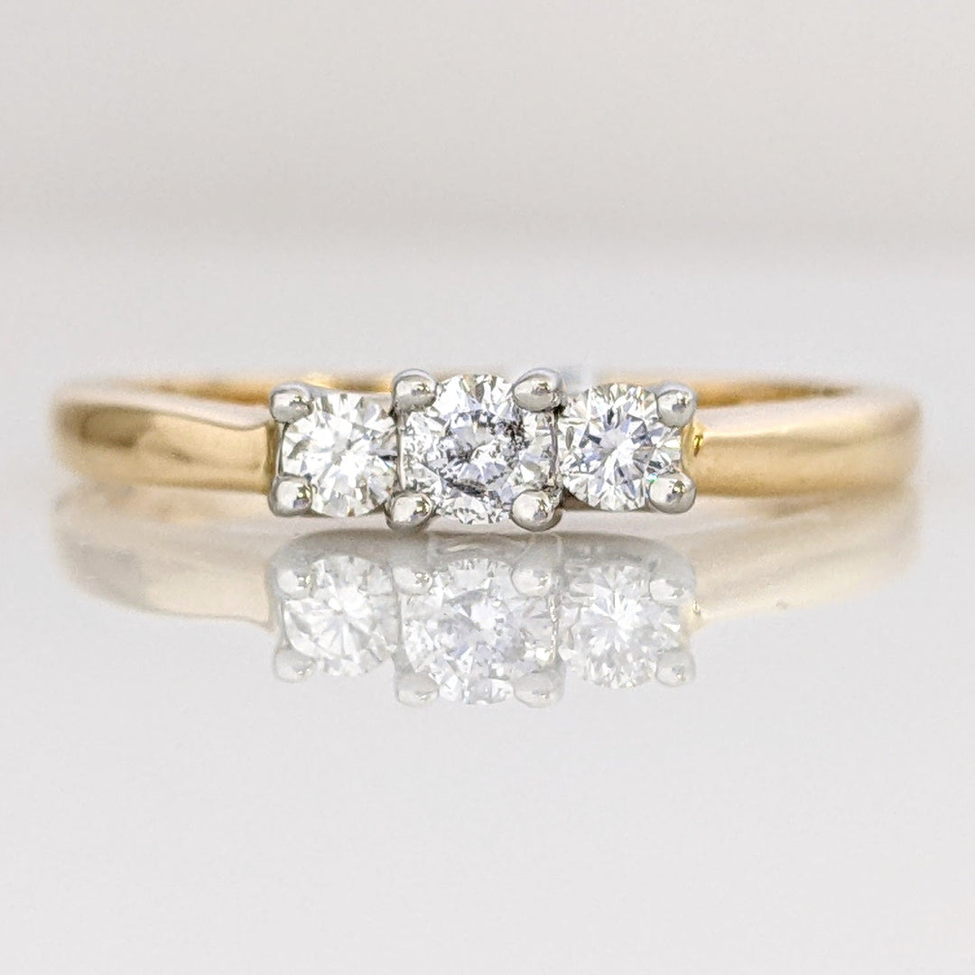 14K .23 CARAT TOTAL WEIGHT I1 H DIAMOND ROUND (3) ESTATE TRINITY RING 2.5 GRAMS