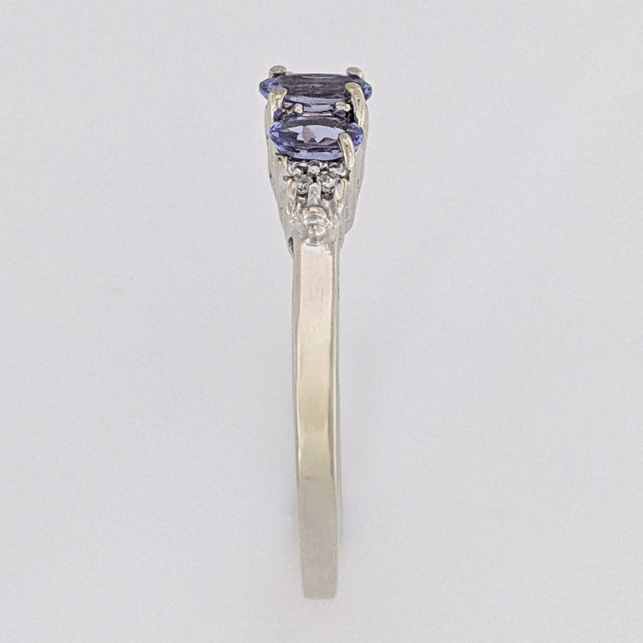 10K TANZANITE OVAL (3) WITH (4) MELEE ESTATE RING 2.3 GRAMS
