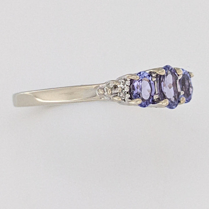 10K TANZANITE OVAL (3) WITH (4) MELEE ESTATE RING 2.3 GRAMS