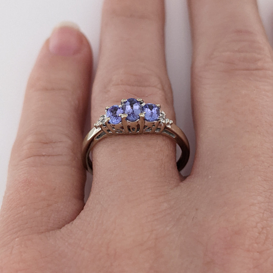 10K TANZANITE OVAL (3) WITH (4) MELEE ESTATE RING 2.3 GRAMS