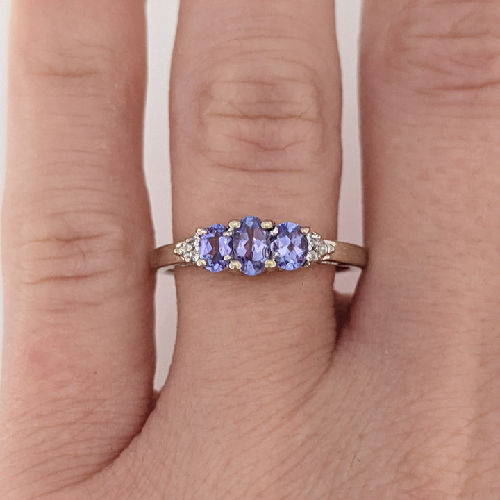 10K TANZANITE OVAL (3) WITH (4) MELEE ESTATE RING 2.3 GRAMS