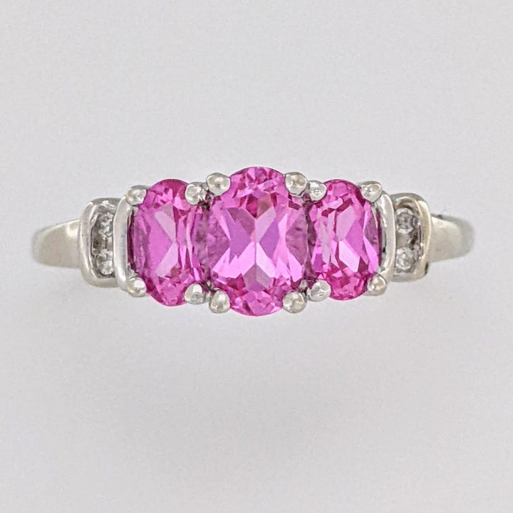 10K WHITE LAB-CREATED PINK SAPPHIRE OVAL 4X6 WITH (2) 3X5 AND (4) MELEE ESTATE RING 2.1 GRAMS