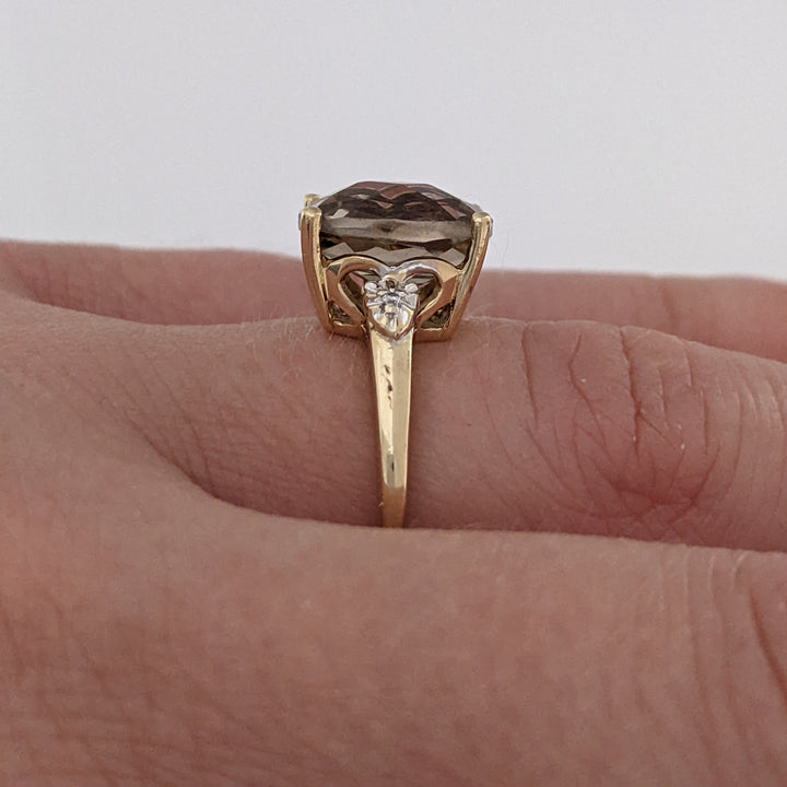 14K SMOKEY QUARTZ CUSHION CUT 8X10 WITH (2) MELEE ESTATE RING 2.5 GRAMS
