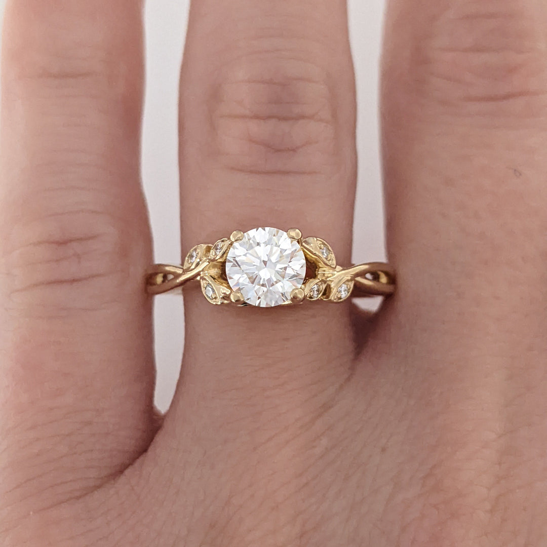 14K .90 CARAT TOTAL VS2 E DIAMOND ROUND WITH (10) MELEE ESTATE RING 3.8 GRAMS