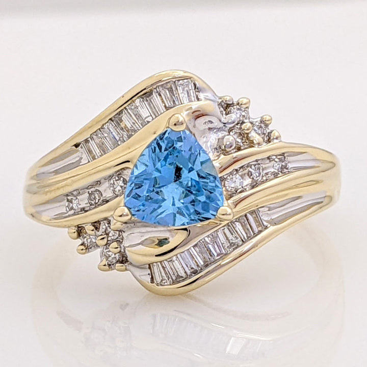 14K BLUE TOPAZ TRILLION 5.5MM WITH ROUND/BAGUETTE MELEE ESTATE RING 4.7 GRAMS