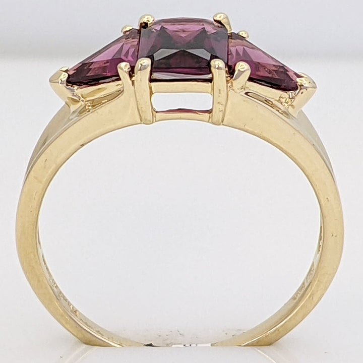 14K RHODOLITE GARNET EMERALD CUT 5X7 WITH (2) TRILLION ESTATE RING 2.6 GRAMS