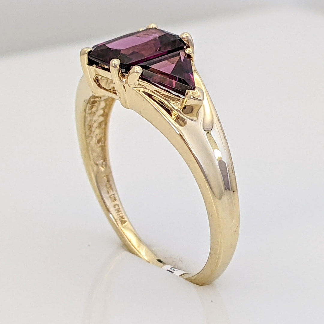 14K RHODOLITE GARNET EMERALD CUT 5X7 WITH (2) TRILLION ESTATE RING 2.6 GRAMS