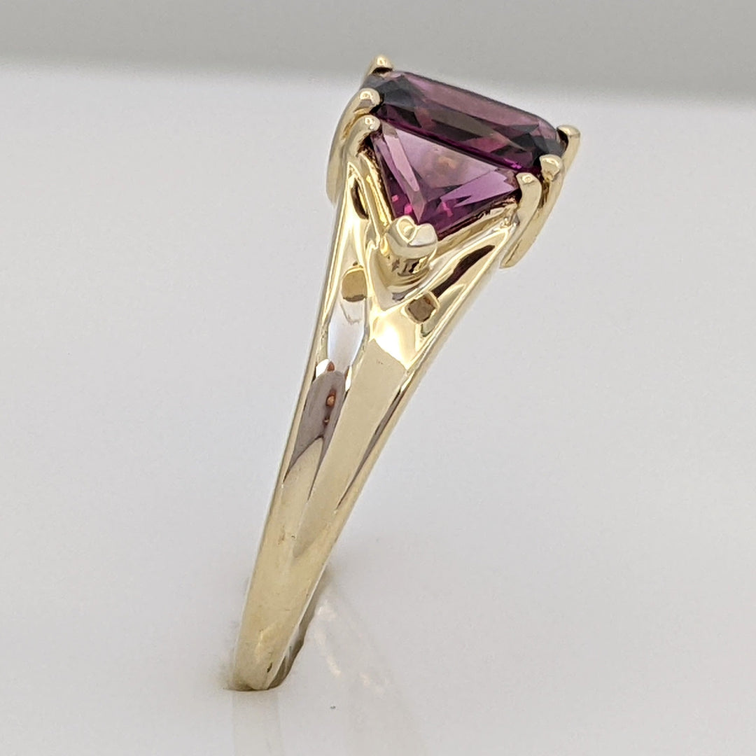 14K RHODOLITE GARNET EMERALD CUT 5X7 WITH (2) TRILLION ESTATE RING 2.6 GRAMS