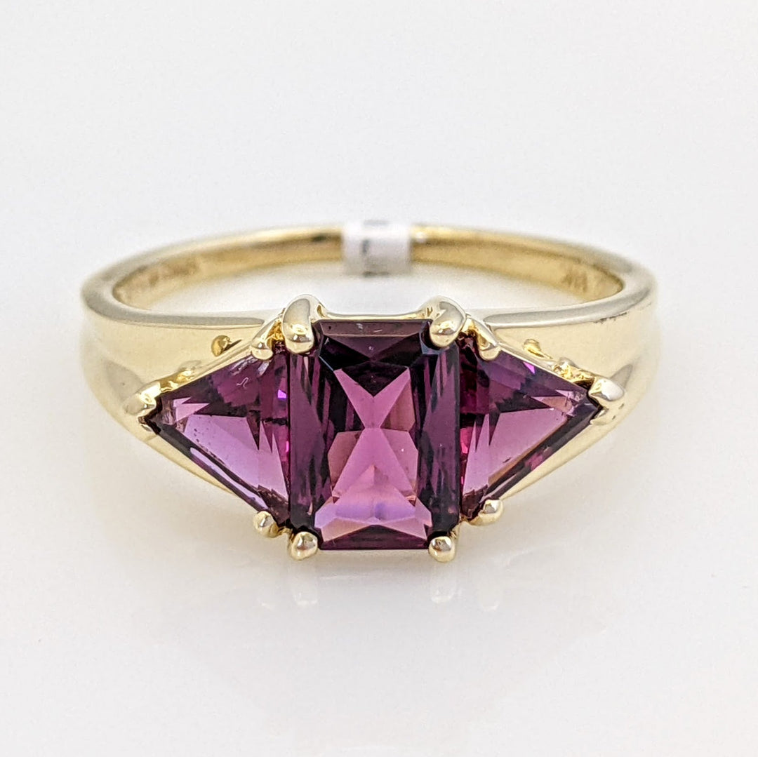 14K RHODOLITE GARNET EMERALD CUT 5X7 WITH (2) TRILLION ESTATE RING 2.6 GRAMS