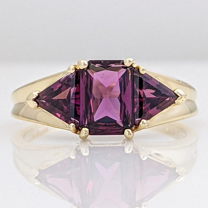 14K RHODOLITE GARNET EMERALD CUT 5X7 WITH (2) TRILLION ESTATE RING 2.6 GRAMS