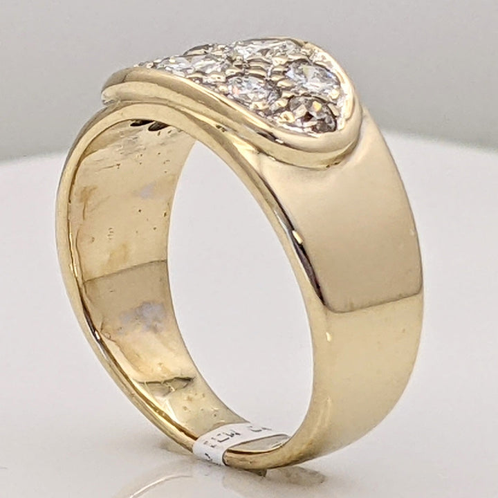 14K .89 CARAT TOTAL WEIGHT SI1 I DIAMOND ROUND (8) OVAL TOP CLUSTER ESTATE RING 8.0 GRAMS