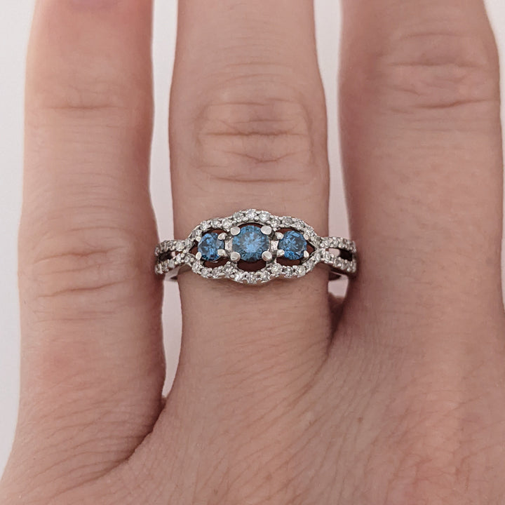 10K WHITE .51 CARAT TOTAL WEIGHT DIAMOND ROUND (3) BLUE WITH (46) WHITE ROUND ESTATE RING 2.3 GRAMS