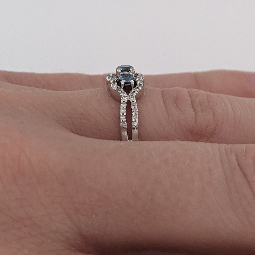 10K WHITE .51 CARAT TOTAL WEIGHT DIAMOND ROUND (3) BLUE WITH (46) WHITE ROUND ESTATE RING 2.3 GRAMS