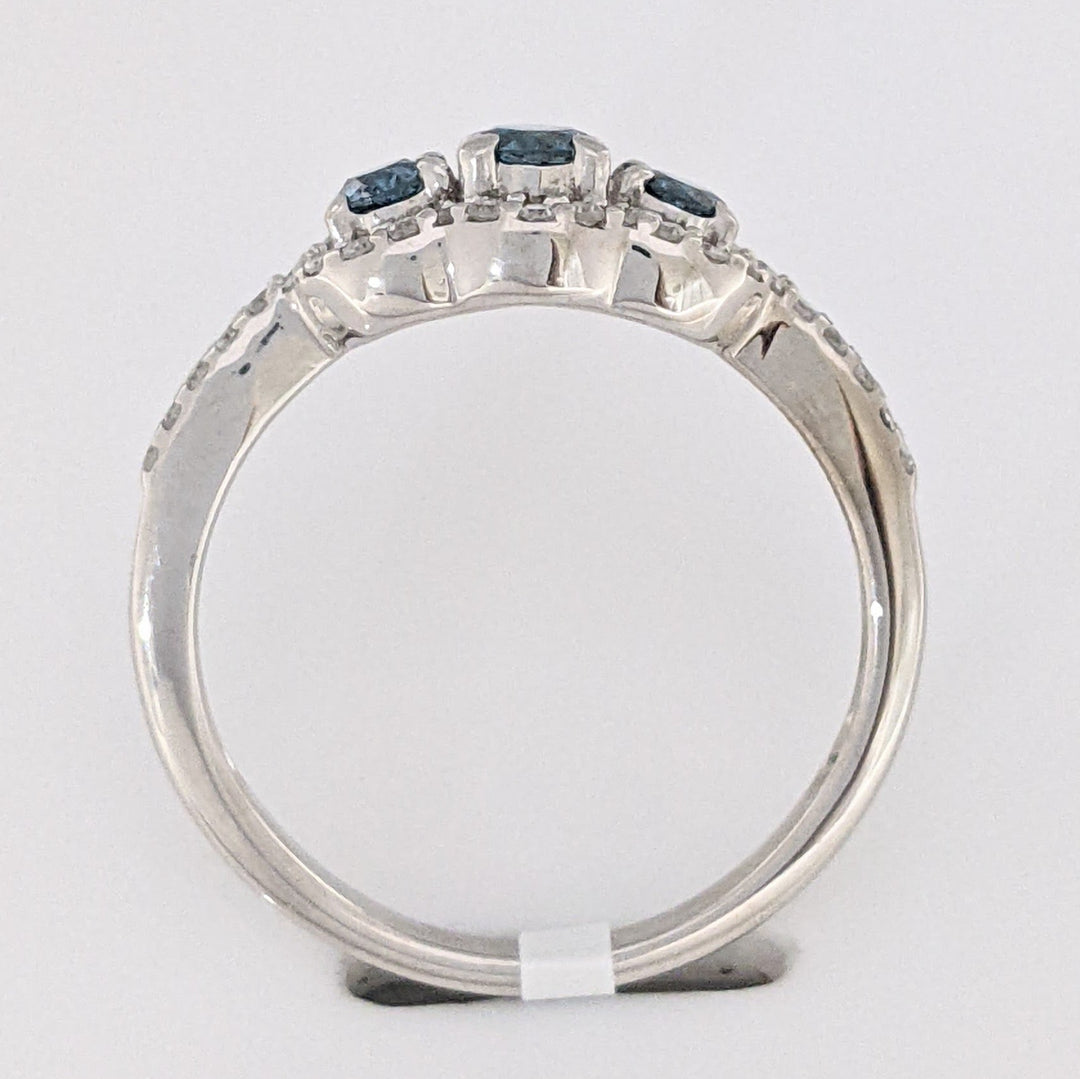 10K WHITE .51 CARAT TOTAL WEIGHT DIAMOND ROUND (3) BLUE WITH (46) WHITE ROUND ESTATE RING 2.3 GRAMS