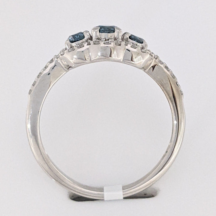 10K WHITE .51 CARAT TOTAL WEIGHT DIAMOND ROUND (3) BLUE WITH (46) WHITE ROUND ESTATE RING 2.3 GRAMS