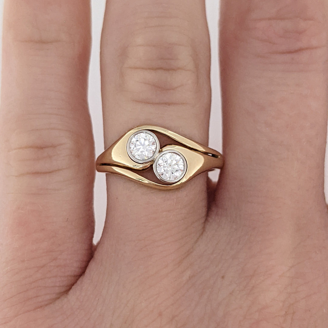 14K .39 CARAT TOTAL WEIGHT SI1 I DIAMOND ROUND (2) BEZEL BYPASS ESTATE RING 3.0 GRAMS