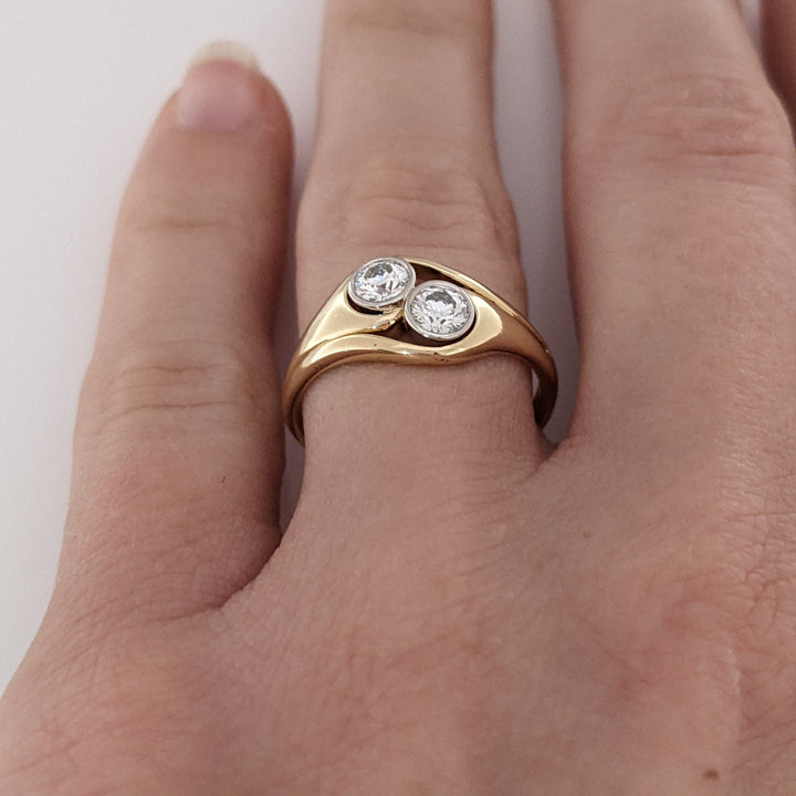 14K .39 CARAT TOTAL WEIGHT SI1 I DIAMOND ROUND (2) BEZEL BYPASS ESTATE RING 3.0 GRAMS