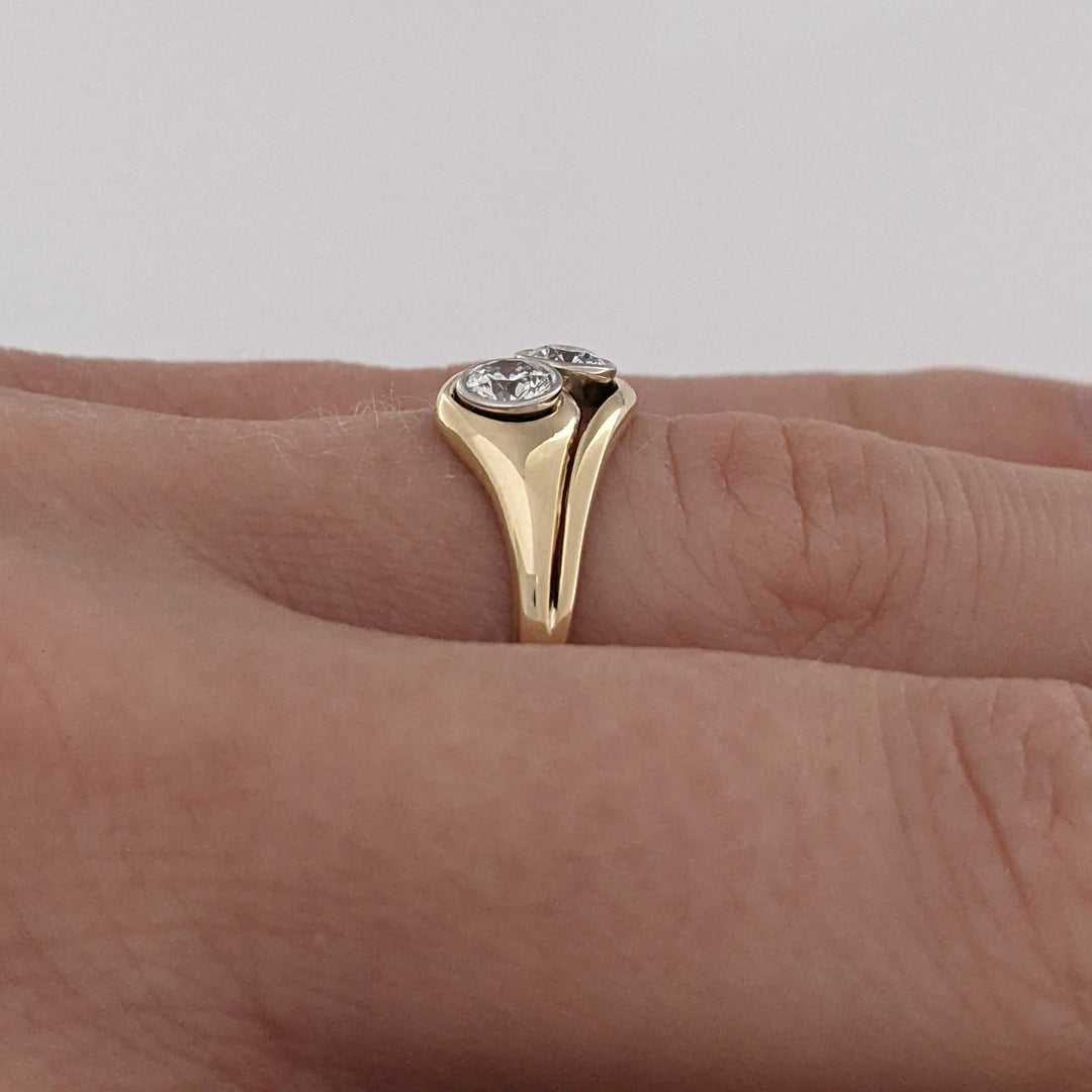 14K .39 CARAT TOTAL WEIGHT SI1 I DIAMOND ROUND (2) BEZEL BYPASS ESTATE RING 3.0 GRAMS