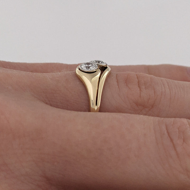 14K .39 CARAT TOTAL WEIGHT SI1 I DIAMOND ROUND (2) BEZEL BYPASS ESTATE RING 3.0 GRAMS