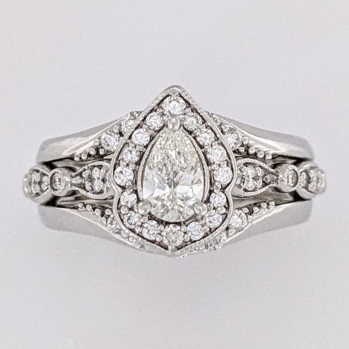 14K WHITE .53 CARAT TOTAL WEIGHT SI1 H-K DIAMOND PEAR WITH (32) ROUND MELEE ESTATE RING 7.5 GRAMS