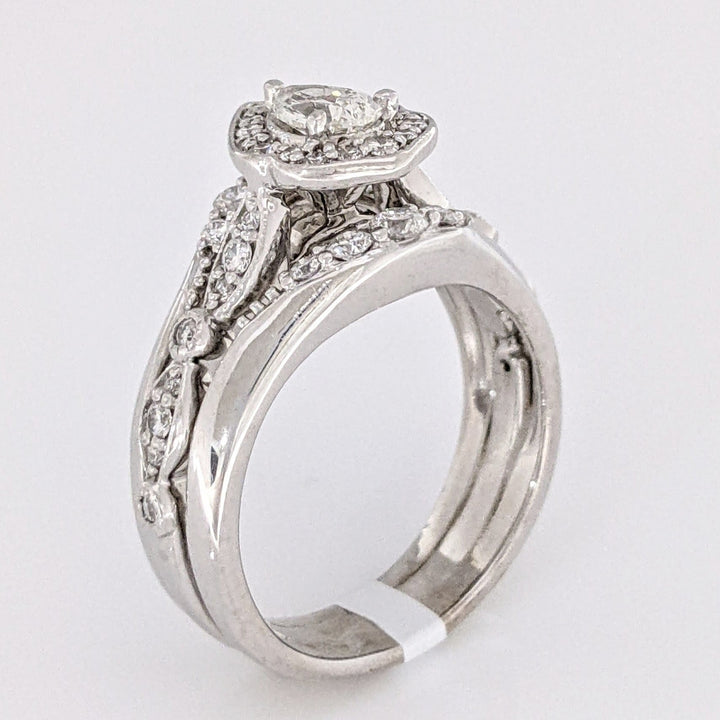 14K WHITE .53 CARAT TOTAL WEIGHT SI1 H-K DIAMOND PEAR WITH (32) ROUND MELEE ESTATE RING 7.5 GRAMS