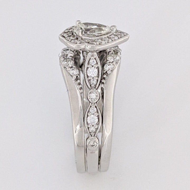 14K WHITE .53 CARAT TOTAL WEIGHT SI1 H-K DIAMOND PEAR WITH (32) ROUND MELEE ESTATE RING 7.5 GRAMS