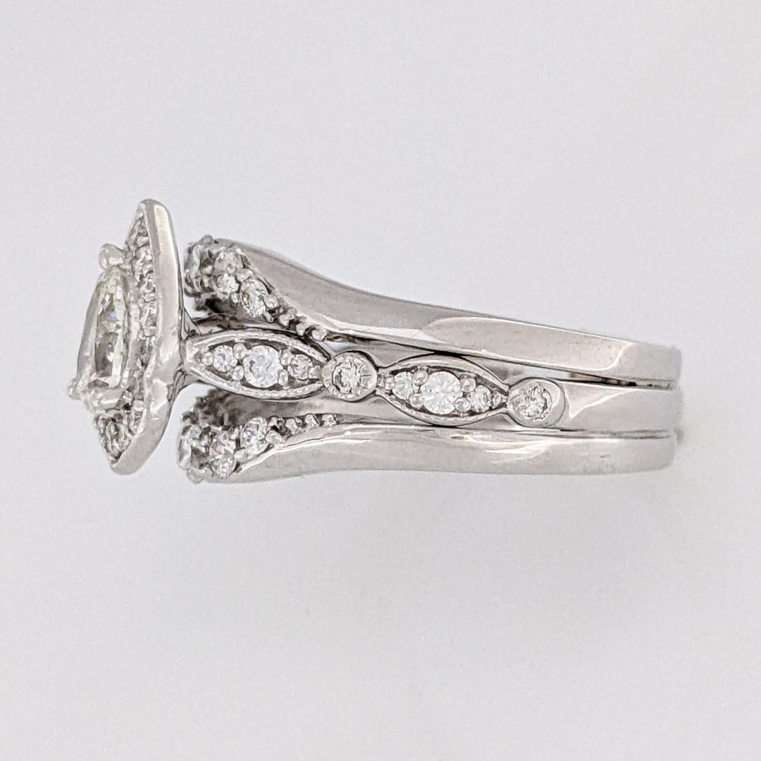 14K WHITE .53 CARAT TOTAL WEIGHT SI1 H-K DIAMOND PEAR WITH (32) ROUND MELEE ESTATE RING 7.5 GRAMS